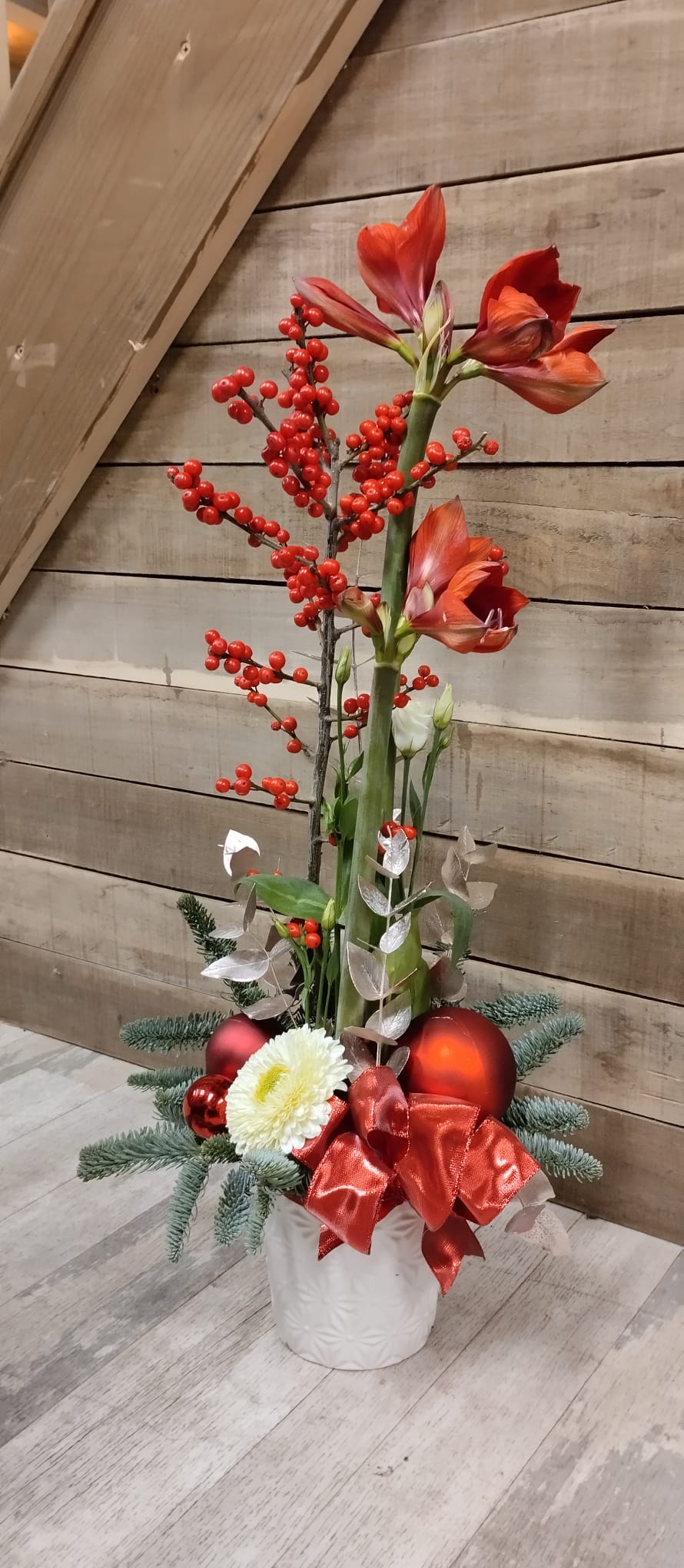 Composition Florale Piquée Noël